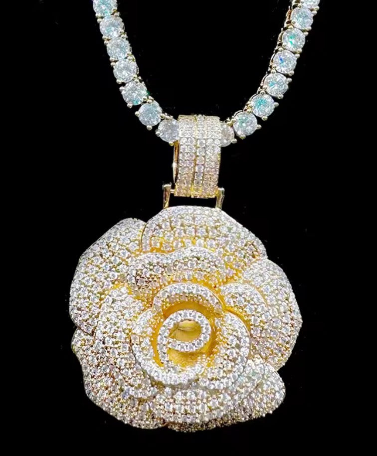 Rose pendant (silver rope chain)