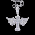 Pendentif croix ailée (corde)